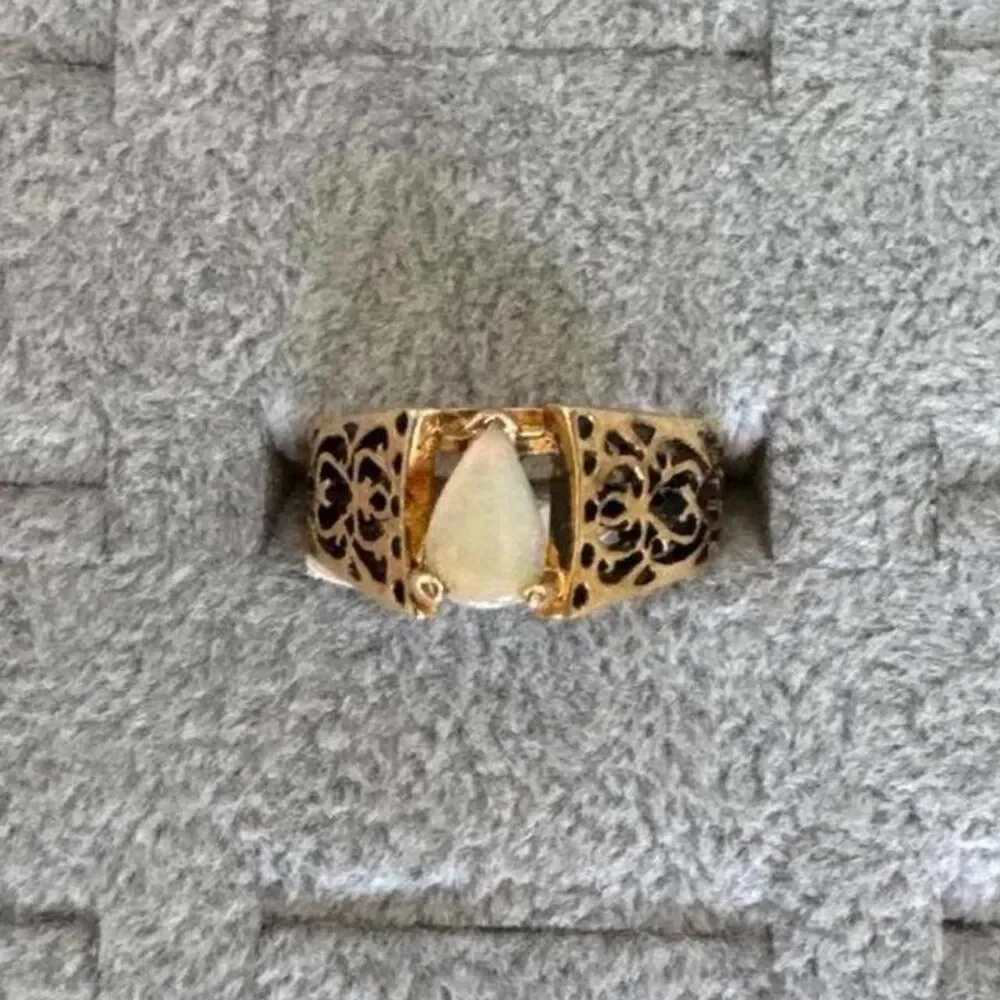 Unbranded Women's Gold and White Jewellery